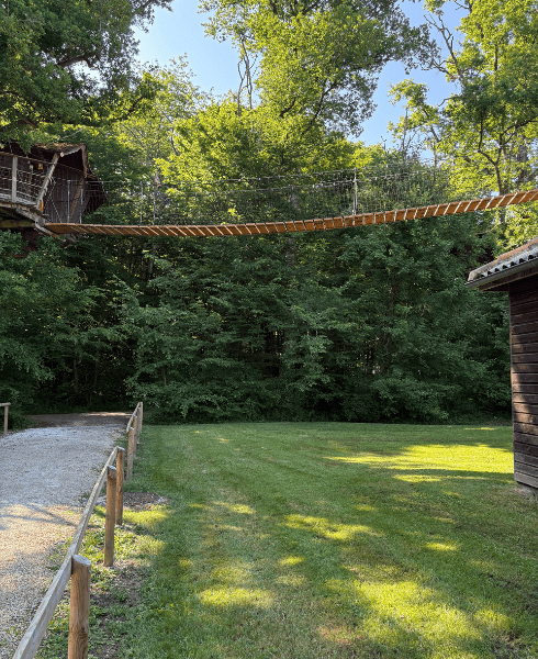confort moderne logement dans les arbres près du Futuroscope - 