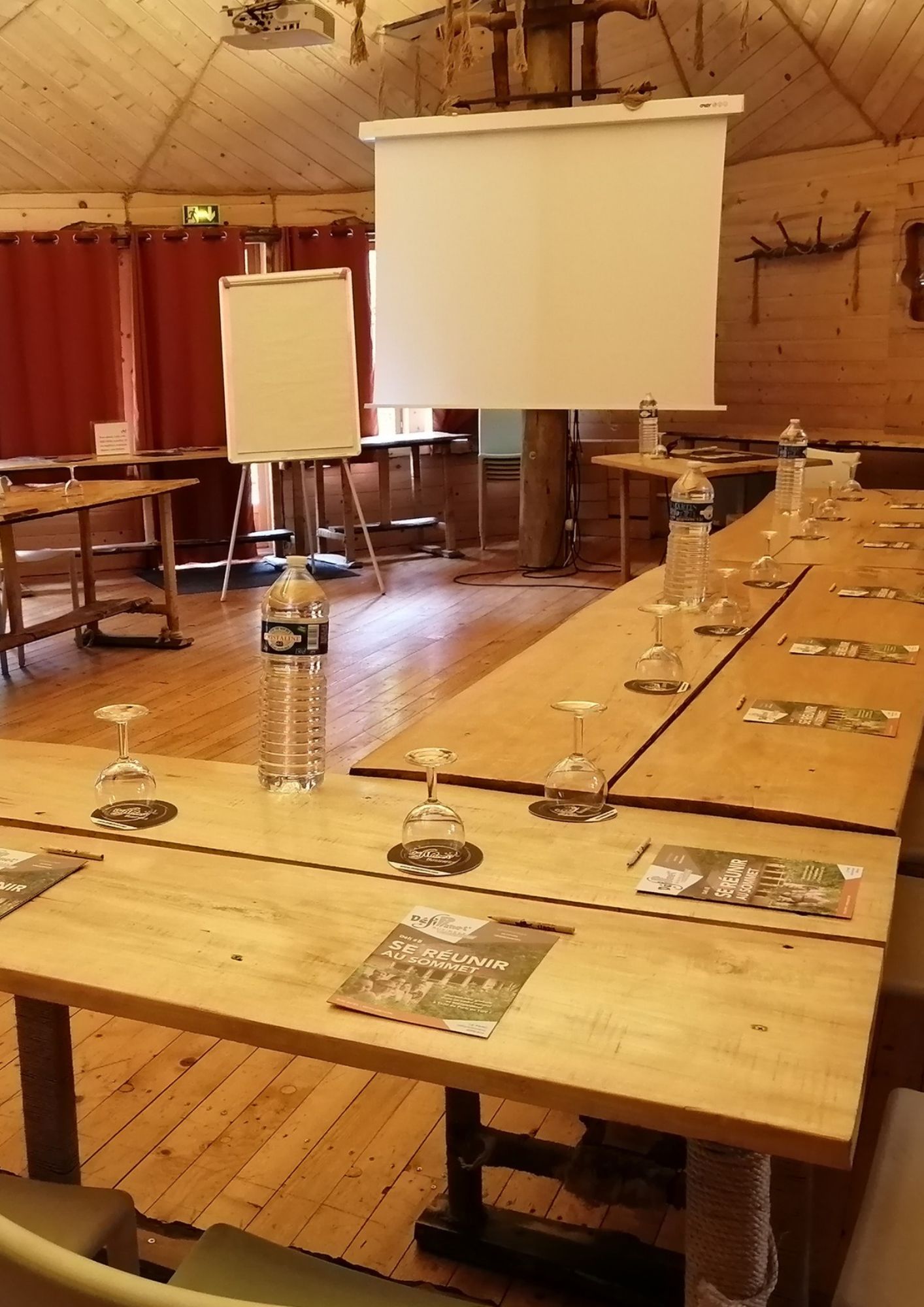 salle-chars-interieur-domaine-dienne salle-chars-interieur-domaine-dienne