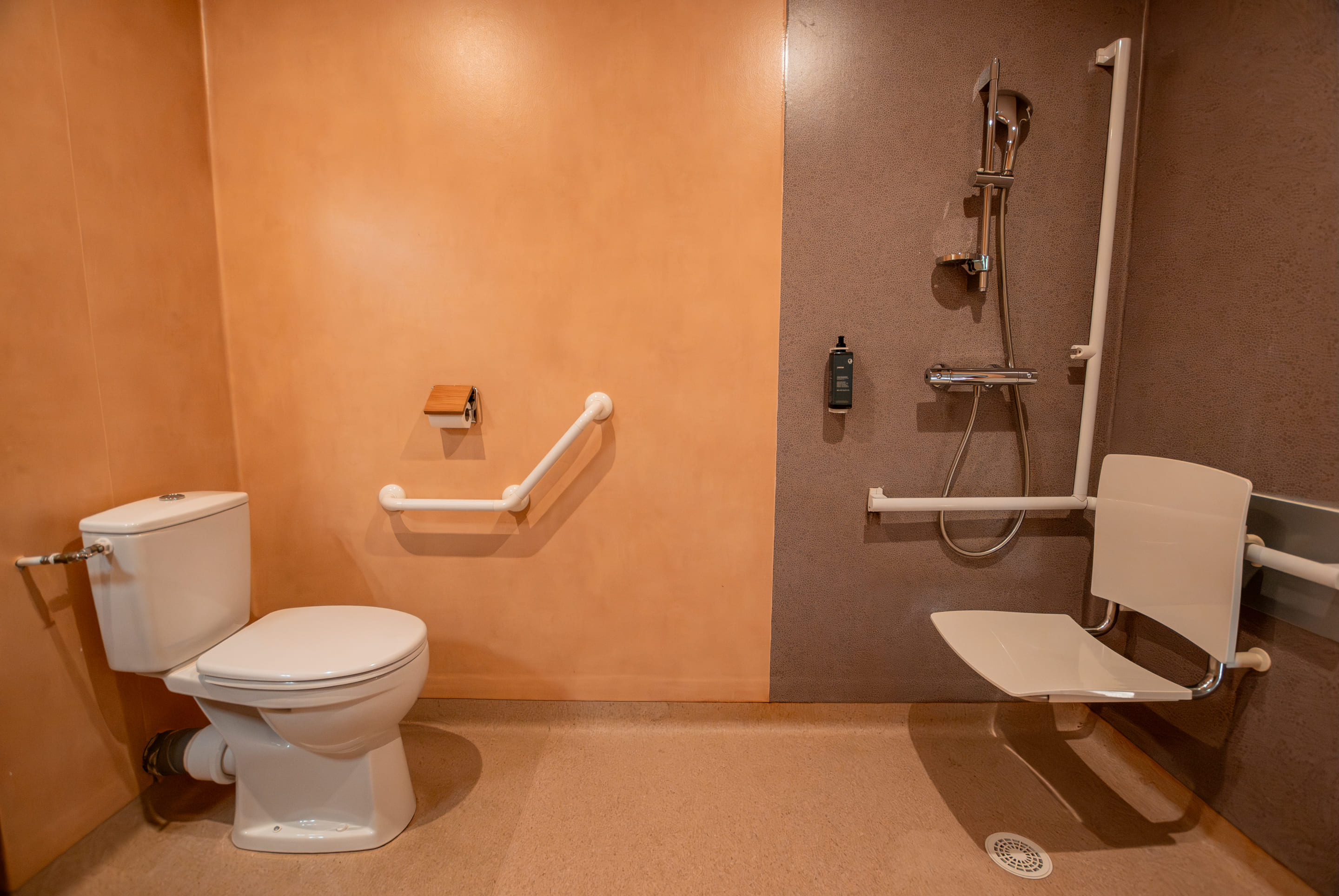 Chambre hôtel 4 pers. PMR - Domaine de Dienné 5