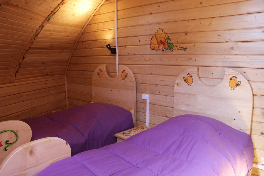 Maison poule - chambre 2 - Domaine de Dienné