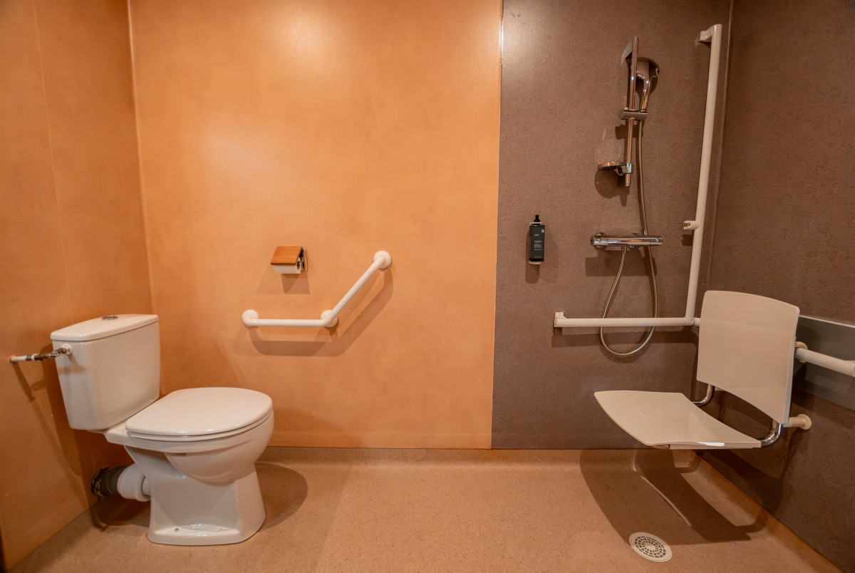 Chambre hôtel 4 pers. PMR - Domaine de Dienné 5