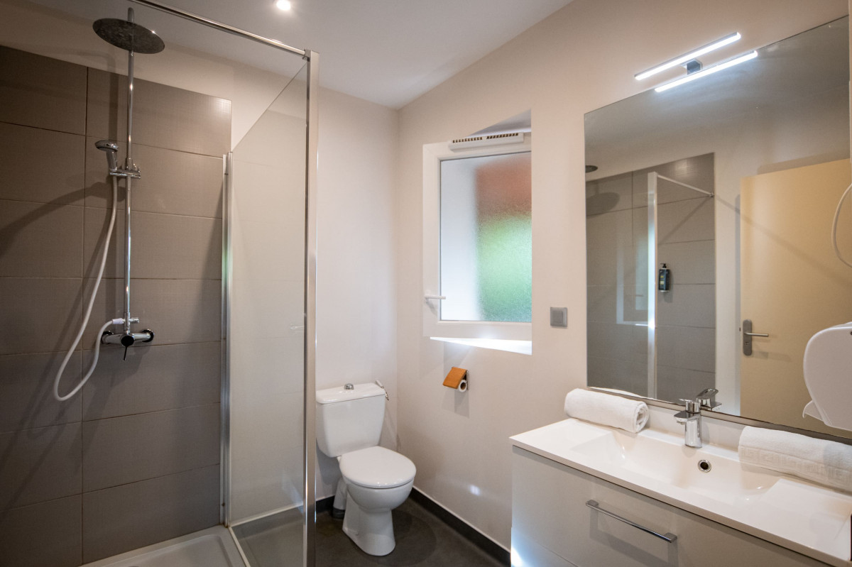 Chambre hôtel 6 pers. - Domaine de Dienné 5