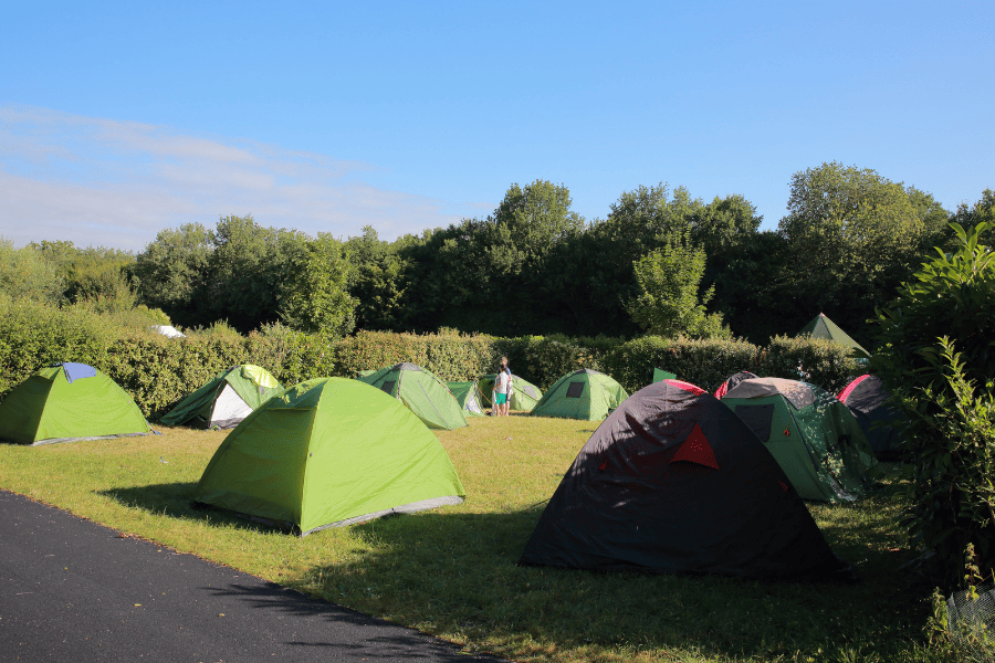 Emplacement de camping 8 personnes - Domaine de Dienné