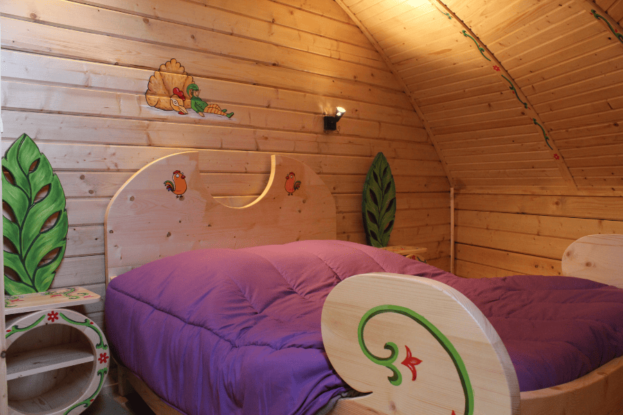 Maison poule - chambre 1 - Domaine de Dienné