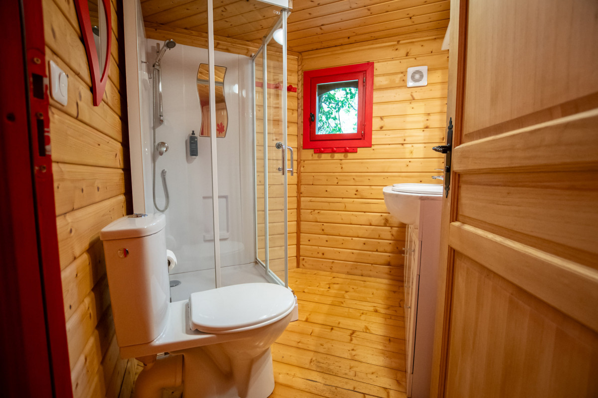 Manoir dans les arbres - Domaine de Dienné SDB 1 Manoir dans les arbres - Domaine de Dienné SDB 1