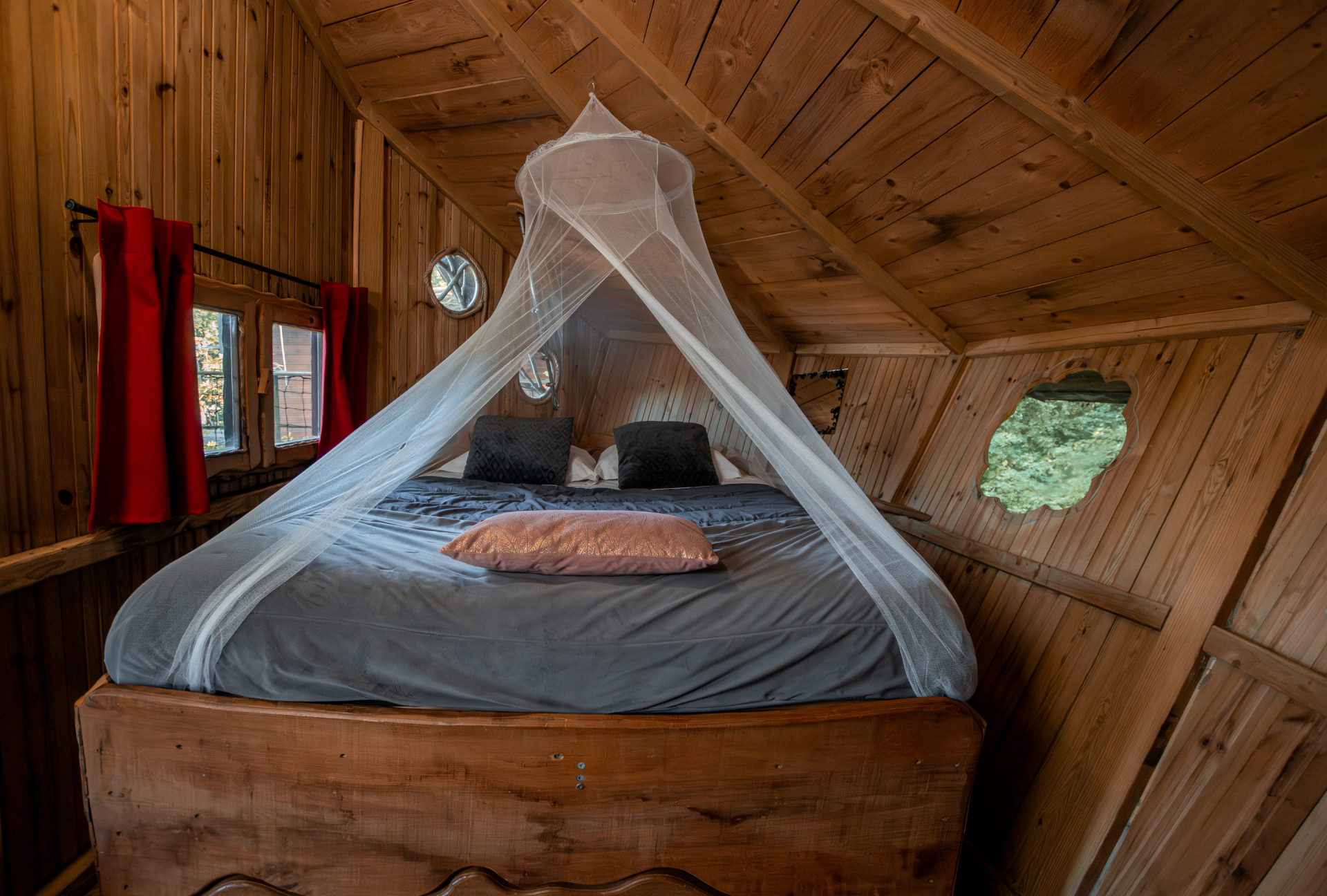Cabane dans les arbres 2 pers. - Domaine de Dienné chambre