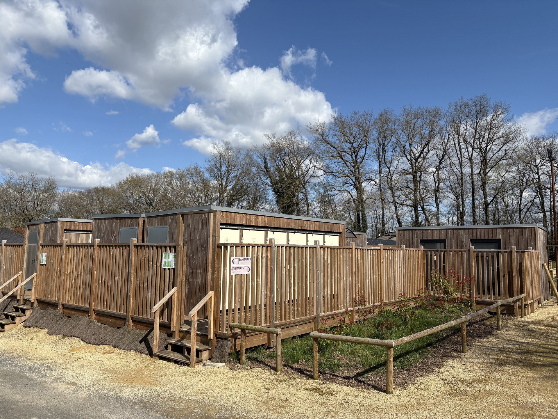 Cabane dans les arbres 2 pers. - Domaine de Dienné sanitaire