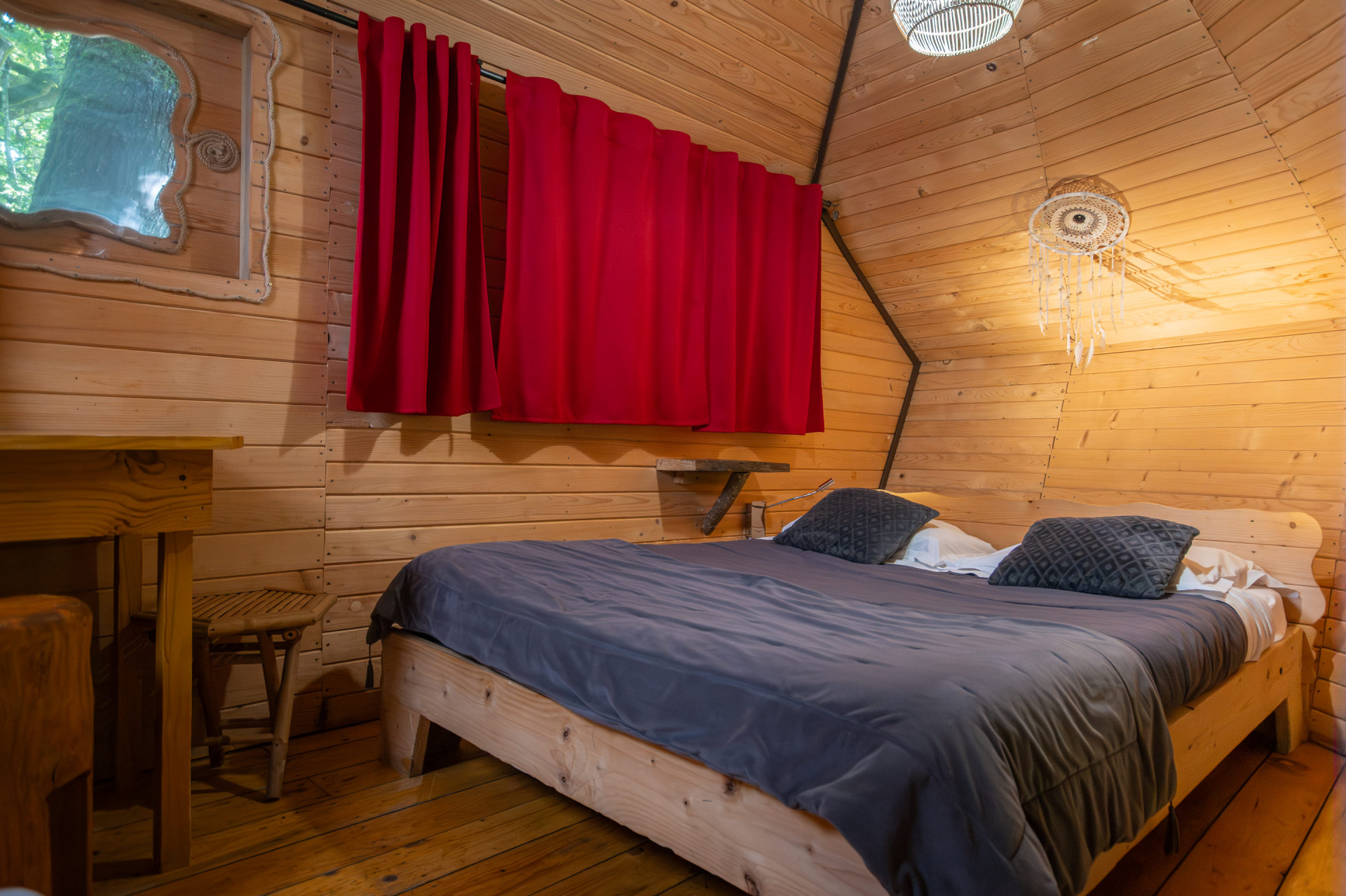 Cabane dans les arbres 4 pers. - Domaine de Dienné chambre