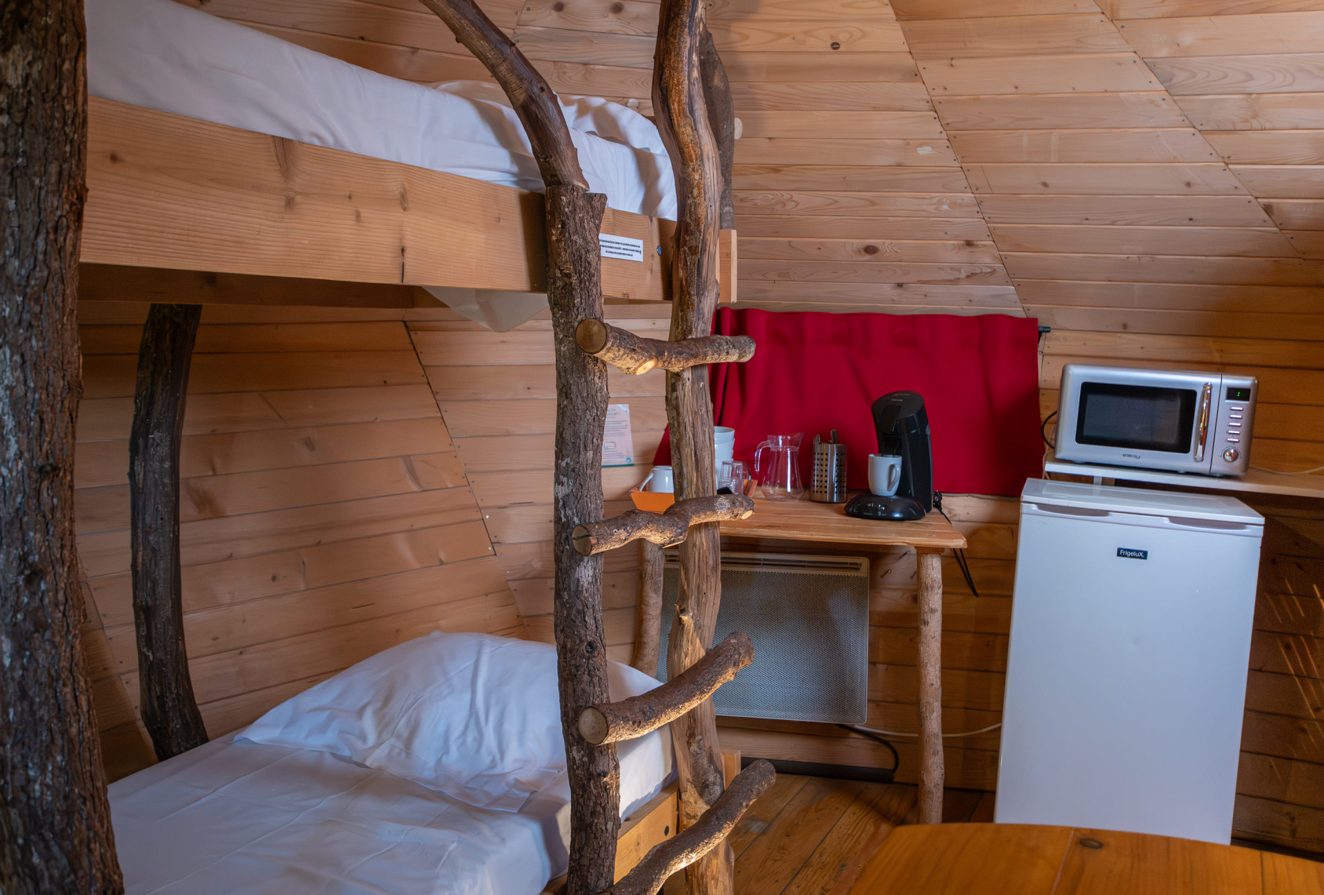 Cabane dans les arbres 4 pers. - Domaine de Dienné coin cuisine