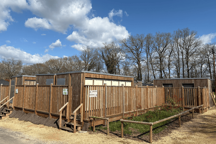 Emplacement de camping 8 personnes - Domaine de Dienné 3