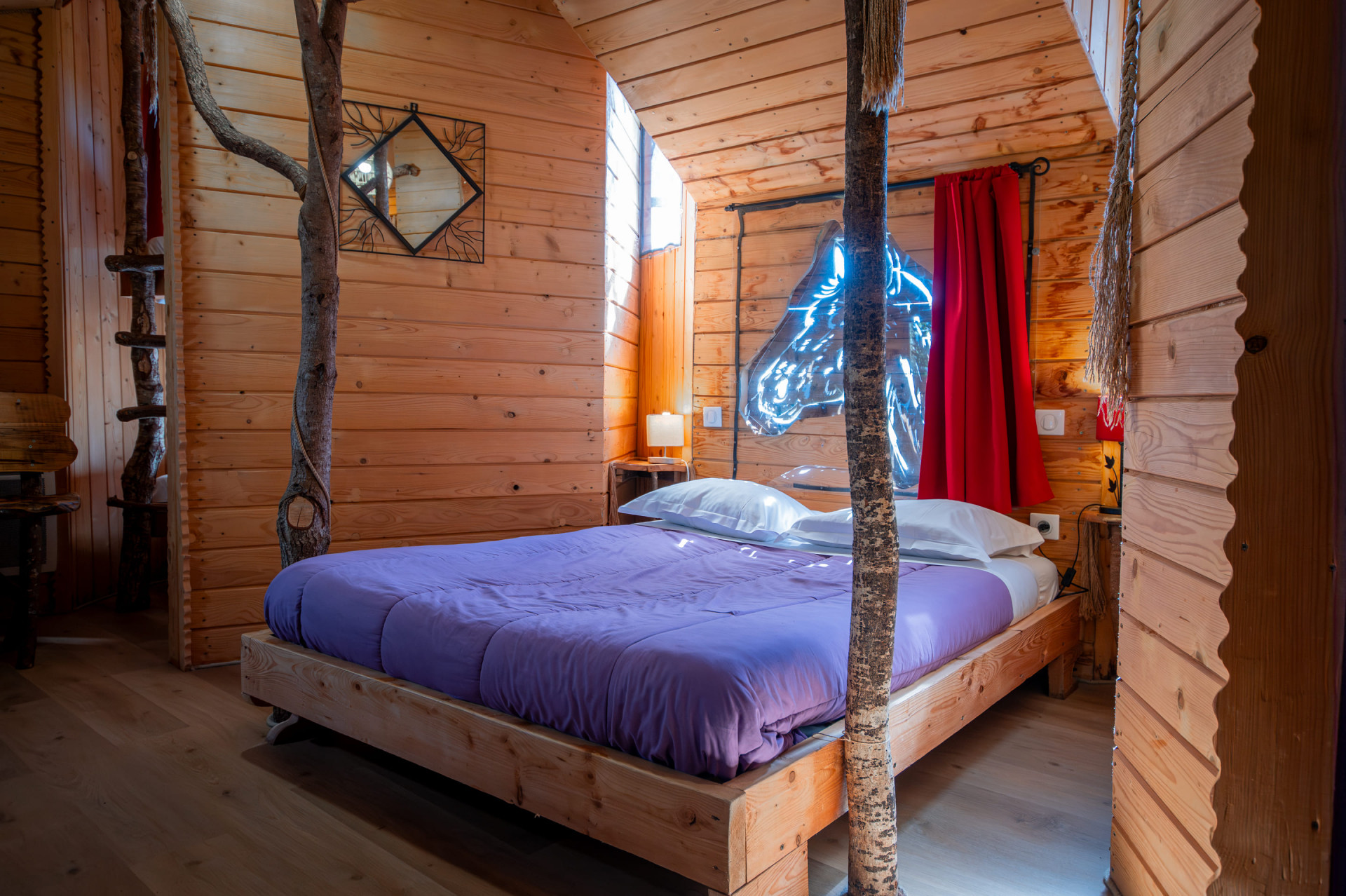 Maison dans les arbres 4 pers. - Domaine de Dienné lit double