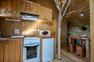 Maison dans les branches 6 pers. - Domaine de Dienné cuisine