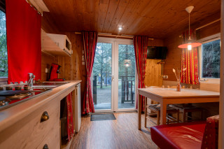 Roulotte 4 pers. - Domaine de Dienné pièce de vie