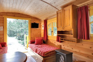 Roulotte 5 pers. - Domaine de Dienné lit