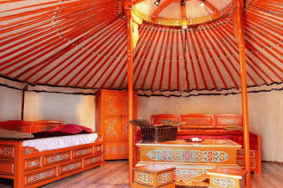 Yourte Mongole - pièce de vie 2 - Domaine de Dienné